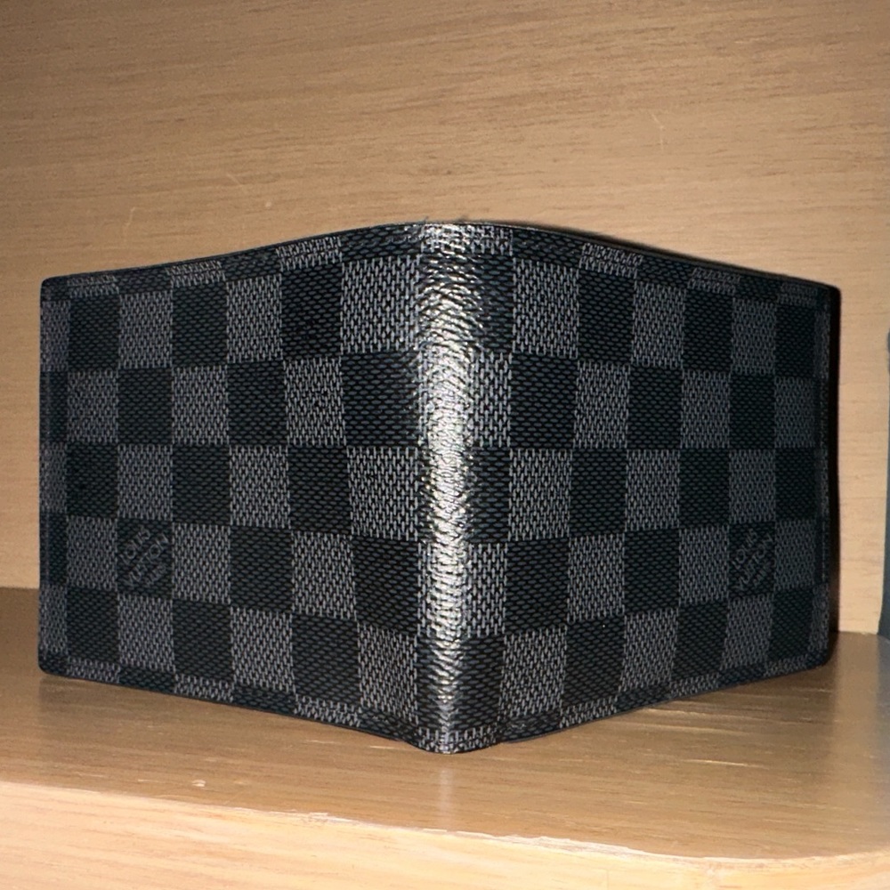 Authentic men’s Louis Vuitton Amerigo wallet in Damier Graphite